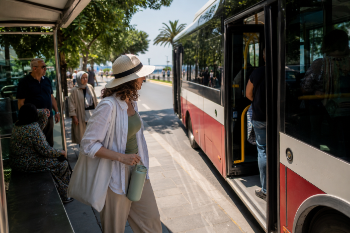 A shaded İzmir street during summer, illustrating a split-day plan that avoids midday outdoor exposure.
