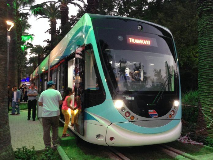 İzmir tramvay aracı
