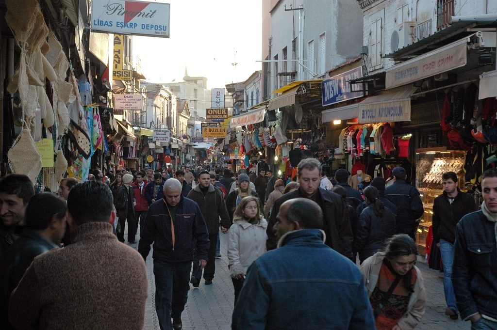 İzmir’de farklı kültürlerle birlikte yaşamak: İyi niyetin yetmediği yerde açık iletişim