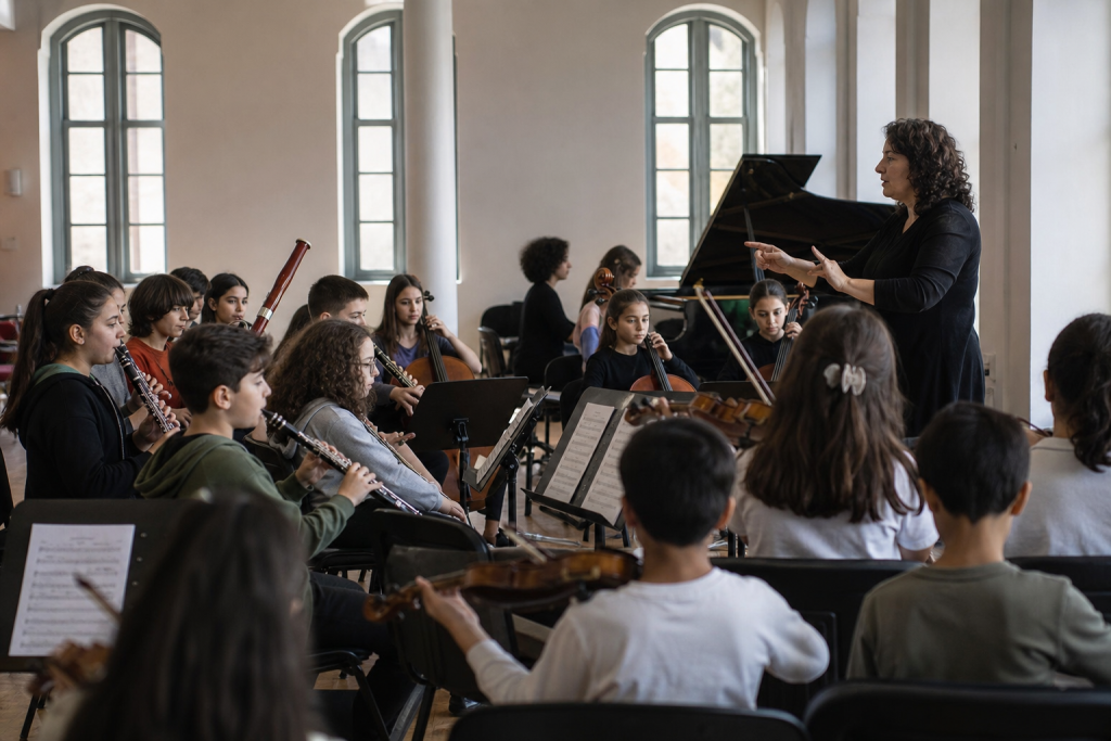 Selmin Öney Günöz ve Barış Çocuk Orkestrası: İzmir’de Ücretsiz Müzik Eğitiminin 11 Yıllık Modeli
