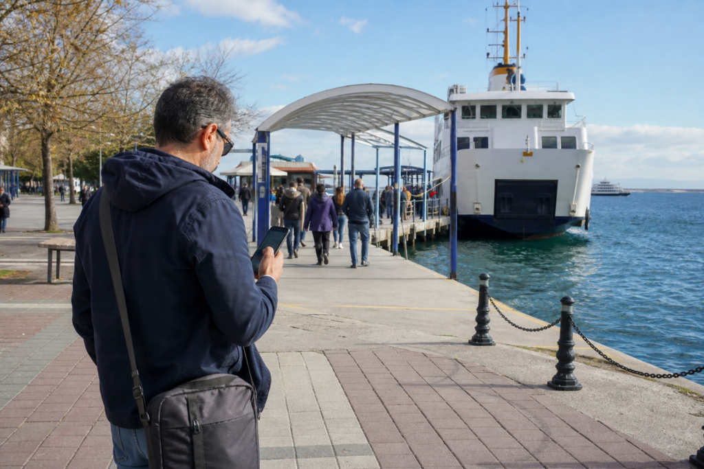 Where to Live in İzmir for 3–12 Months: Choose by Transport Hub